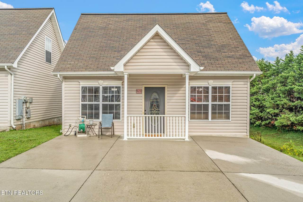 921 Hazelbrook Way - Photo 1