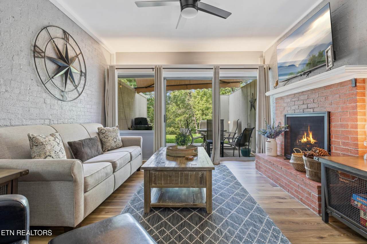 2806 Suncrest Rd - Photo 1