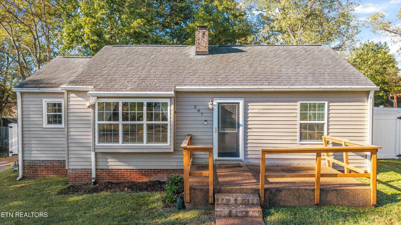 207 Rose Ave - Photo 1