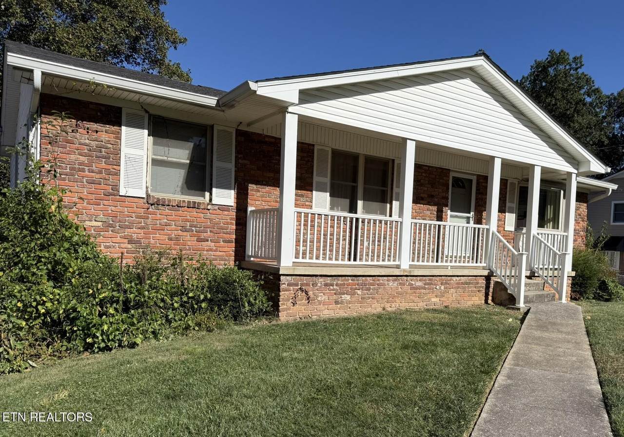 920 Mallory Rd - Photo 1