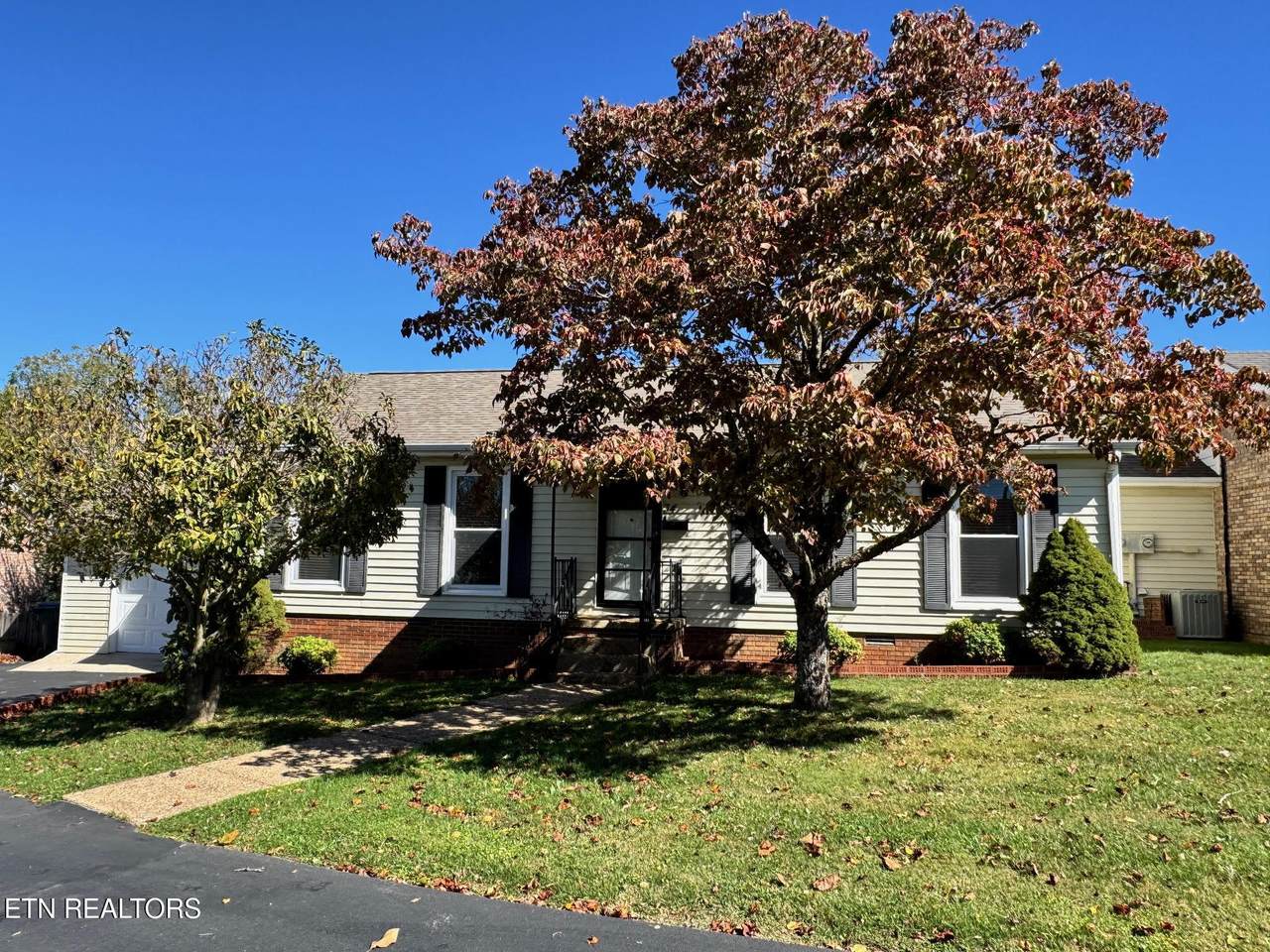 34 Hampton Square - Photo 1