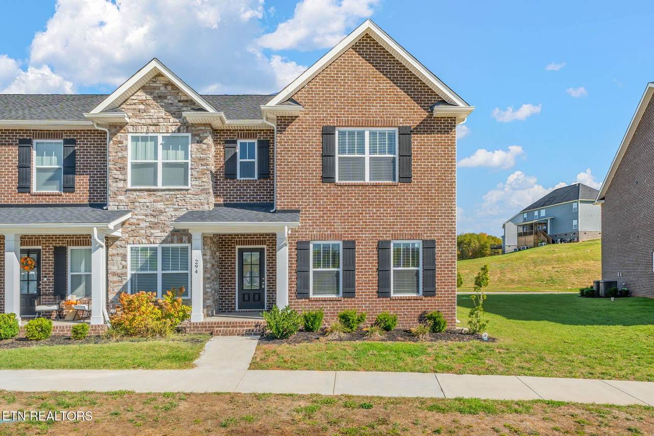 294 Broadberry Ave - Photo 1