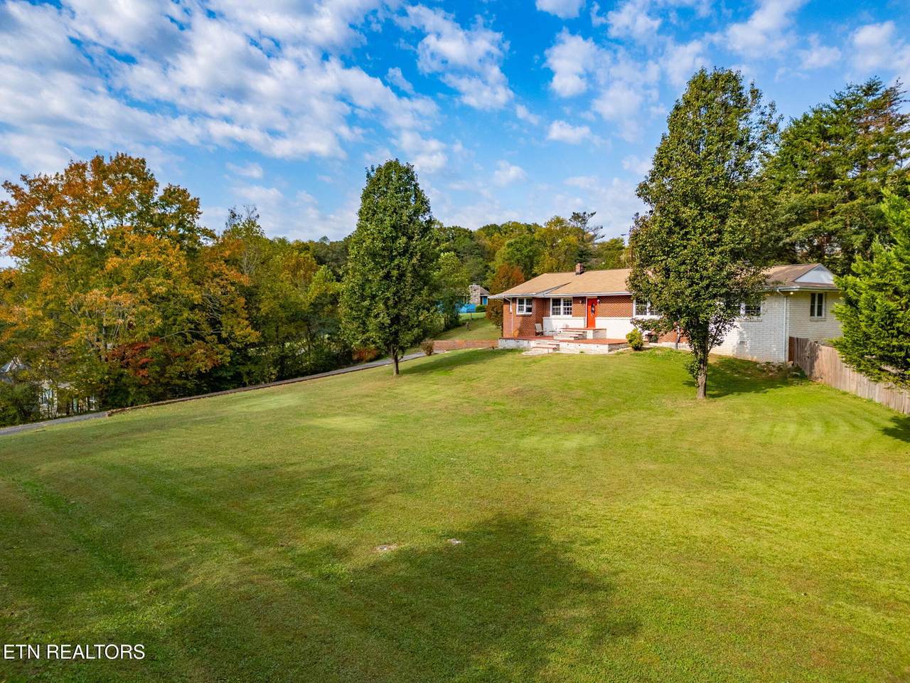 302 Hickory St - Photo 1