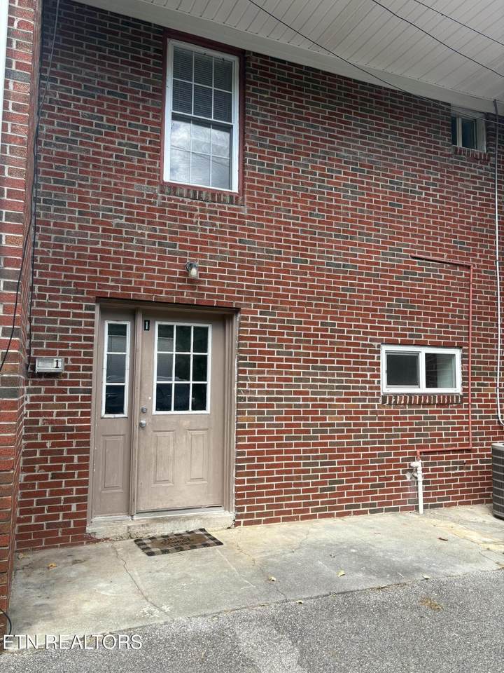 926 Kingston Ave - Photo 1