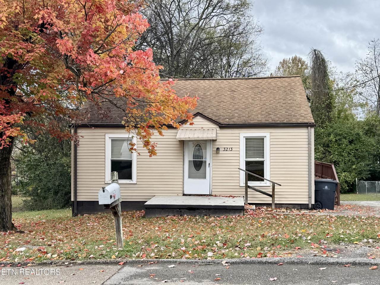 3213 Shields Ave - Photo 1