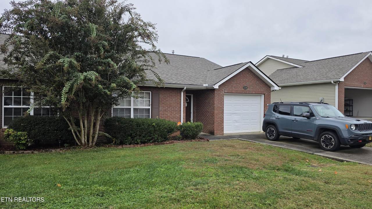 5216 Sinclair Drive - Photo 1