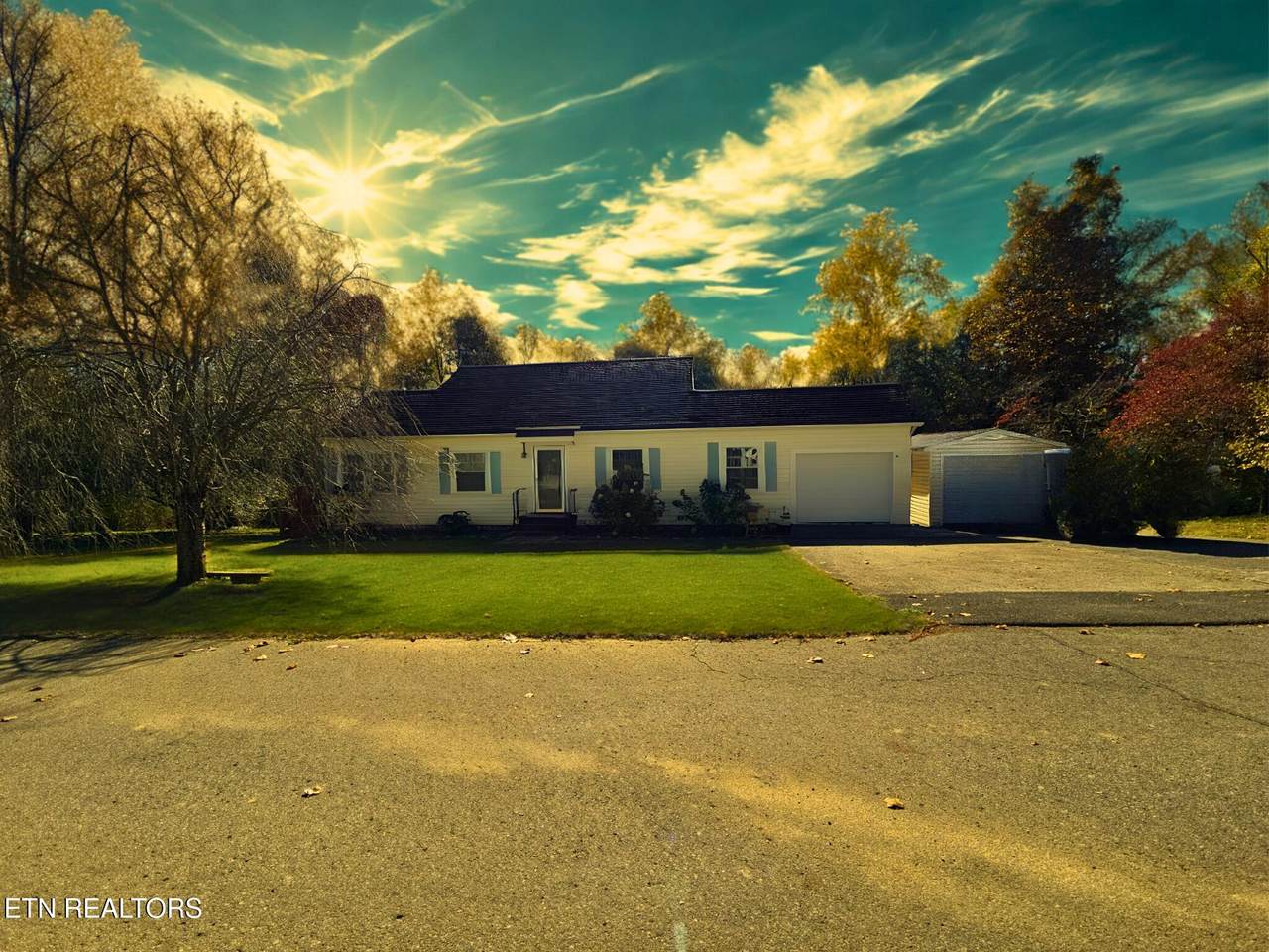 709 Southern Parkway - Photo 1