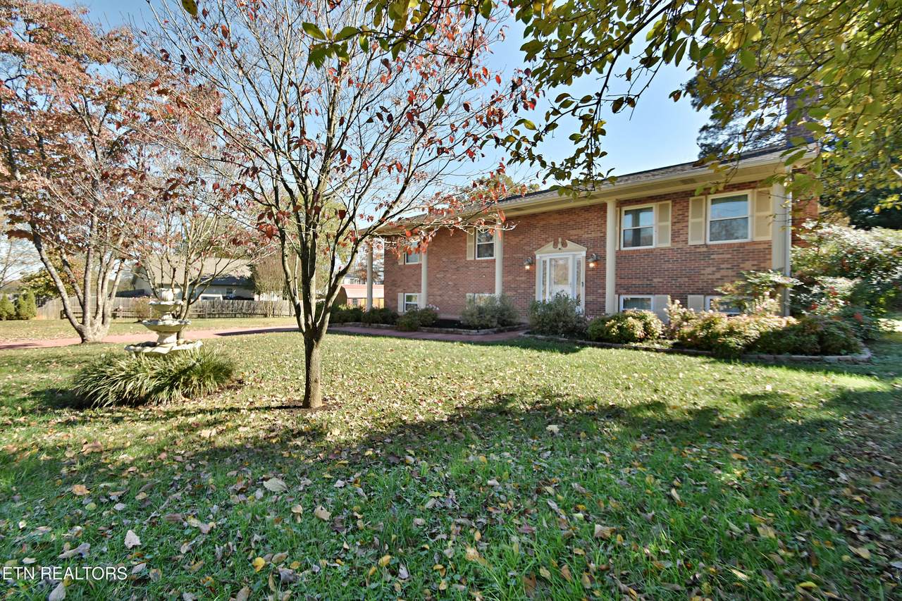 880 Darwin St - Photo 1