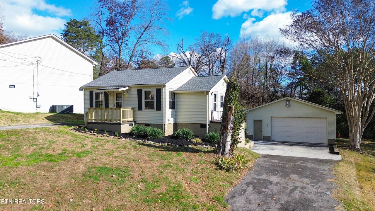 6025 Glennifer Lane - Photo 1