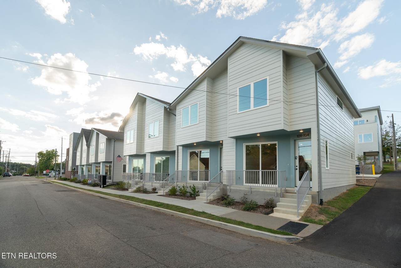 105 Oldham Ave - Photo 1