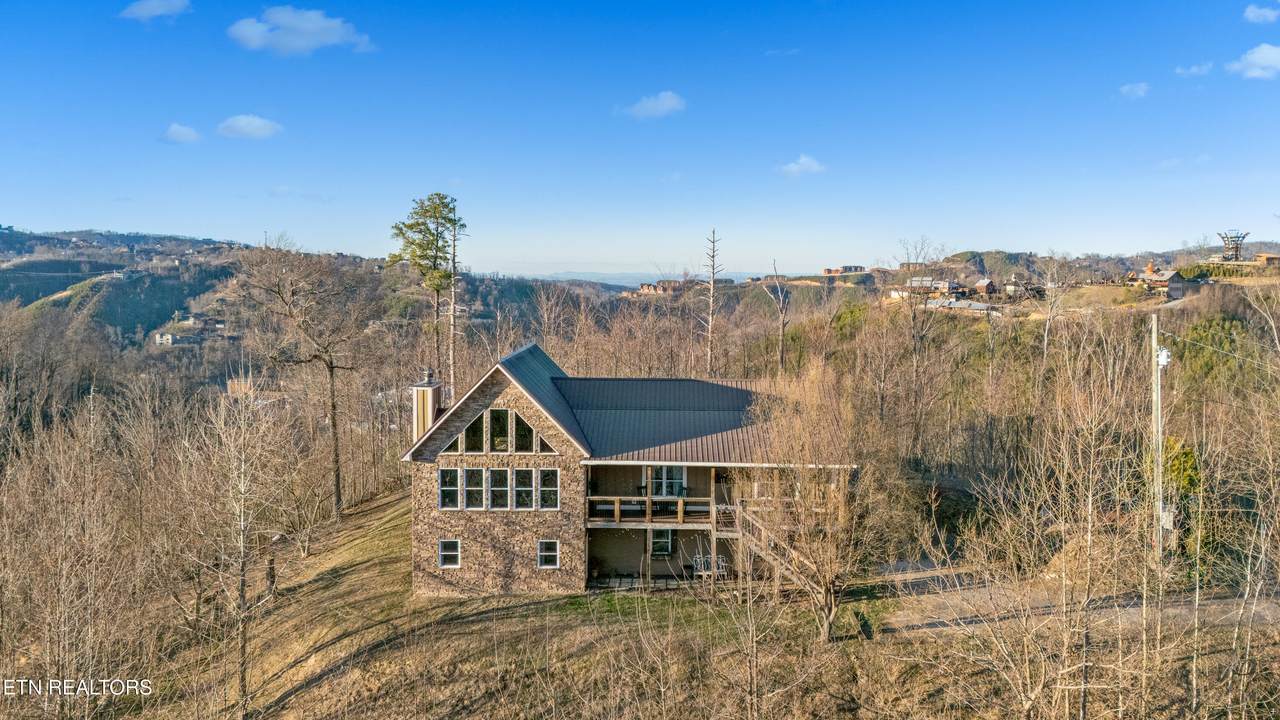 835 Perry Drive - Photo 1