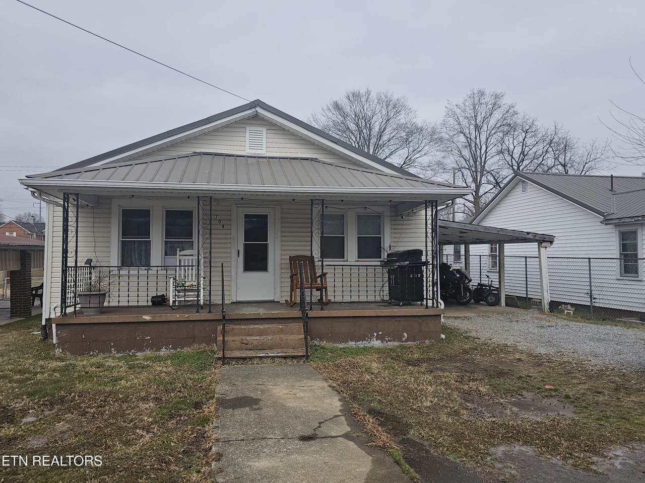 708 Chester Ave - Photo 1