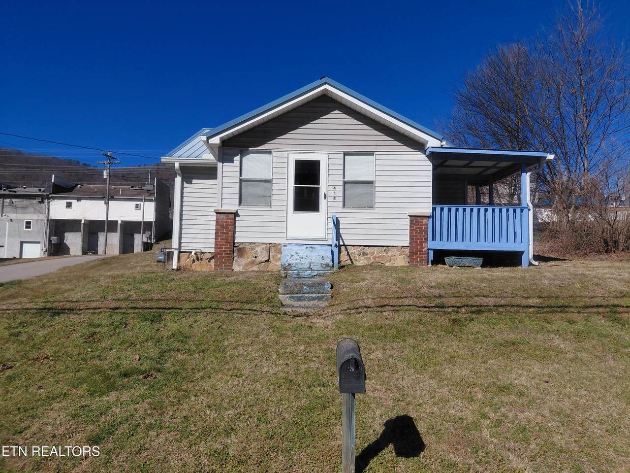 414 Ash St - Photo 1