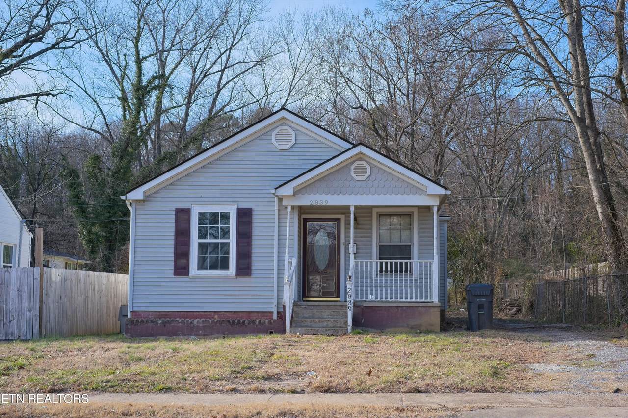 2839 Woodbine Ave - Photo 1