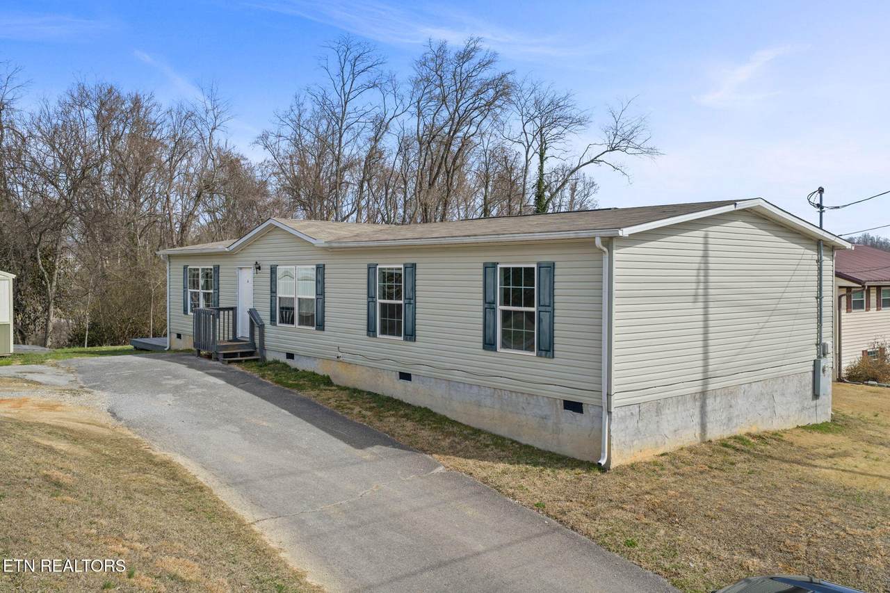 296 Illinois Ave - Photo 1