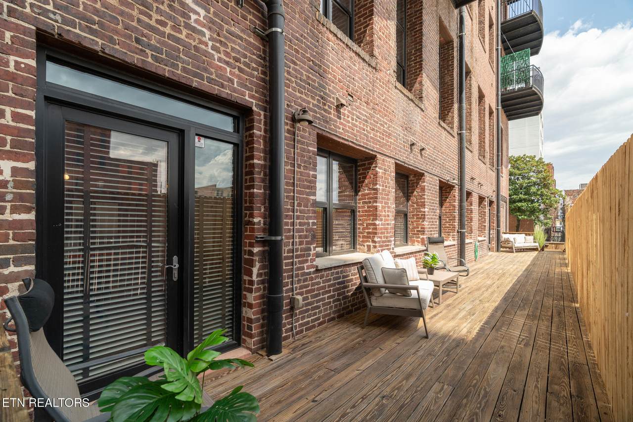 240 Jackson Ave - Photo 1