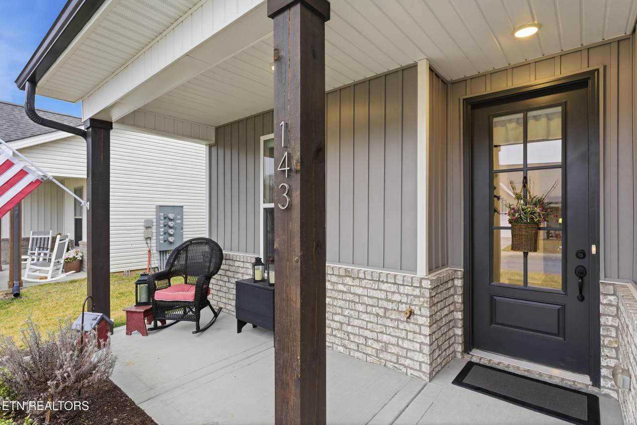 143 Elise Way - Photo 1