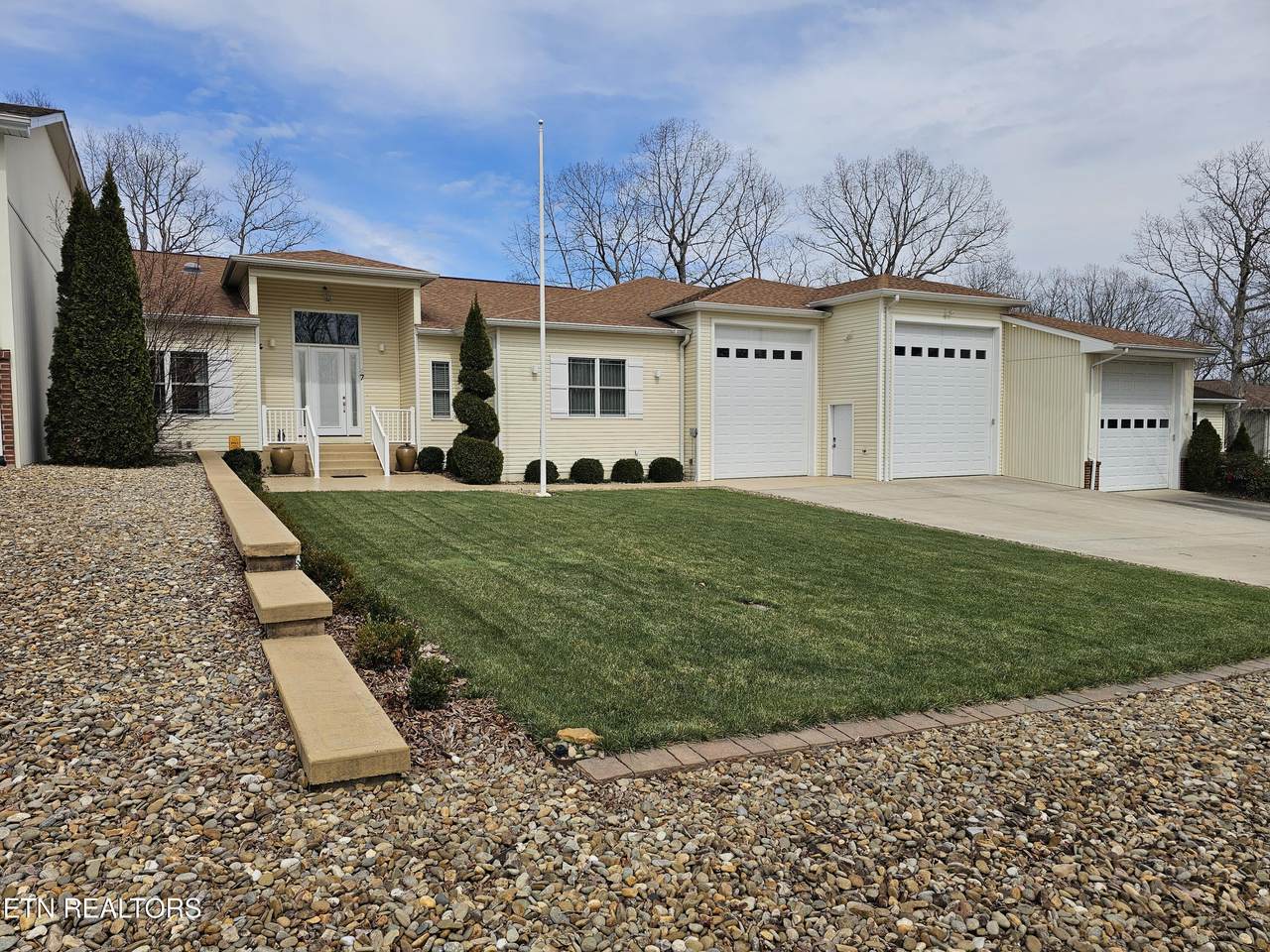 27 Hickory Hollow Circle - Photo 1