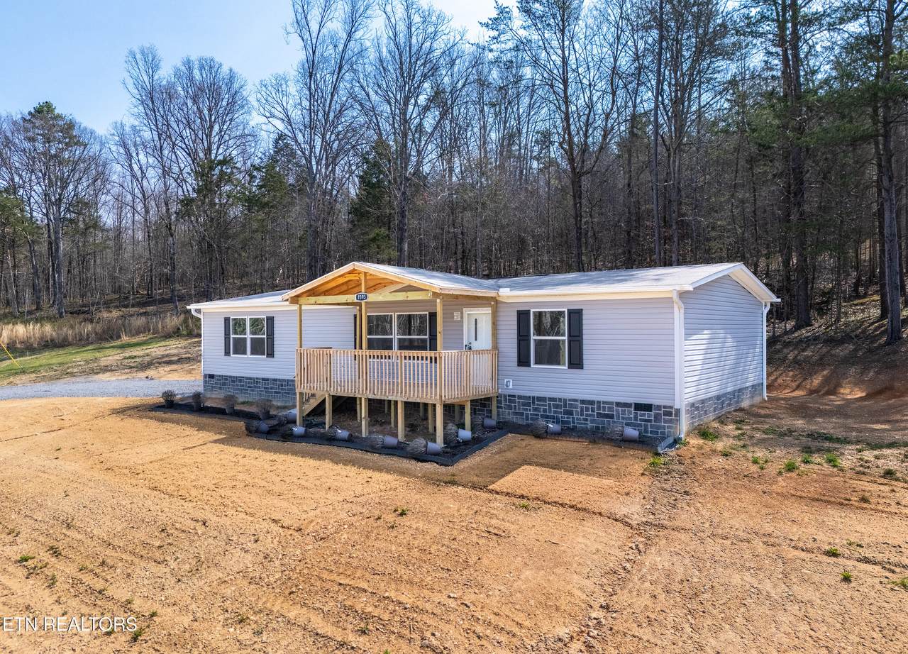 1593 Sweetwater Rd - Photo 1