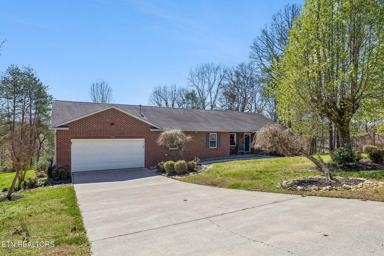 124 Oakview Drive - Photo 1