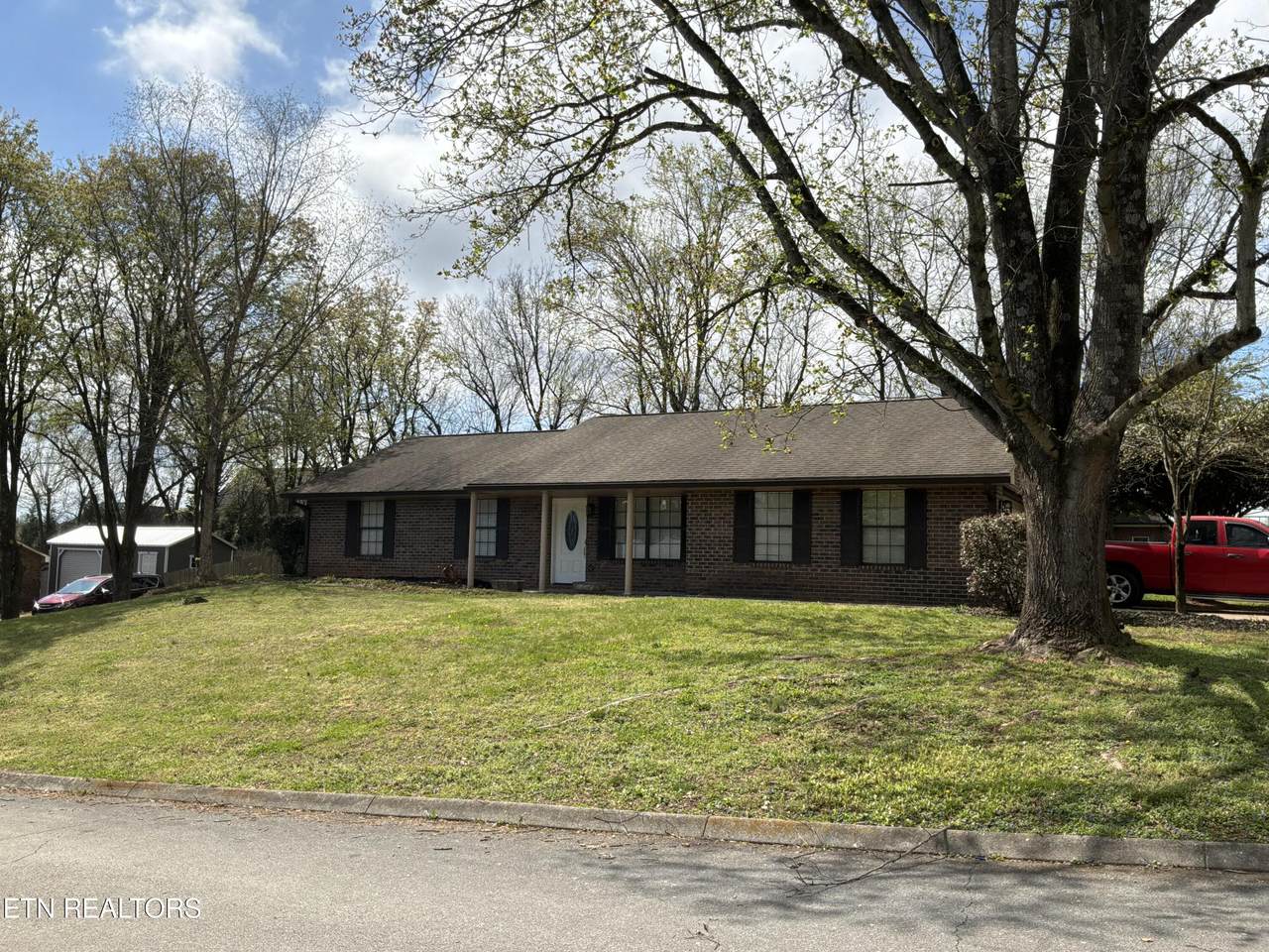 819 Sailview Rd - Photo 1