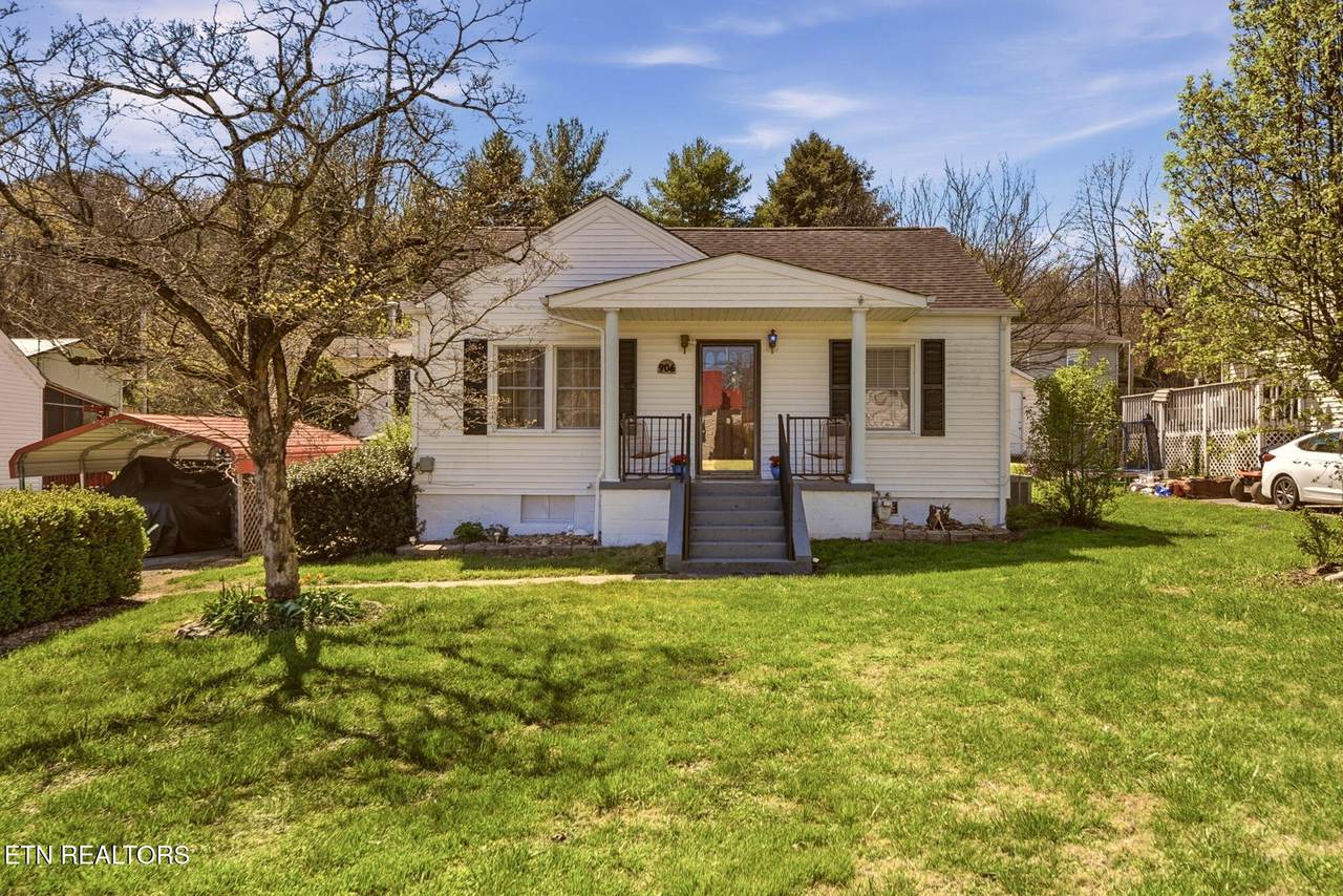 906 Riverview Drive - Photo 1