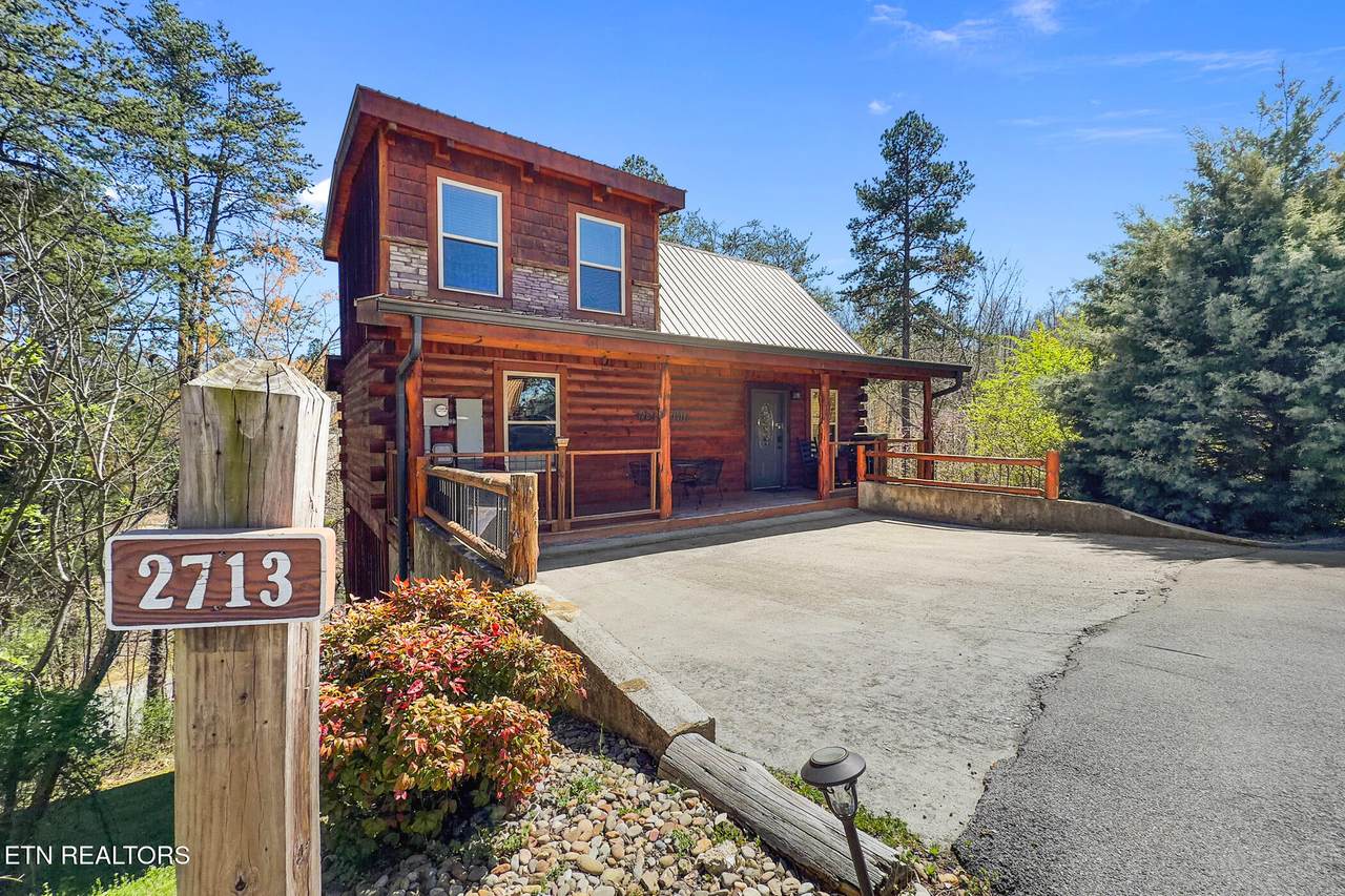 2713 Alps Way - Photo 1