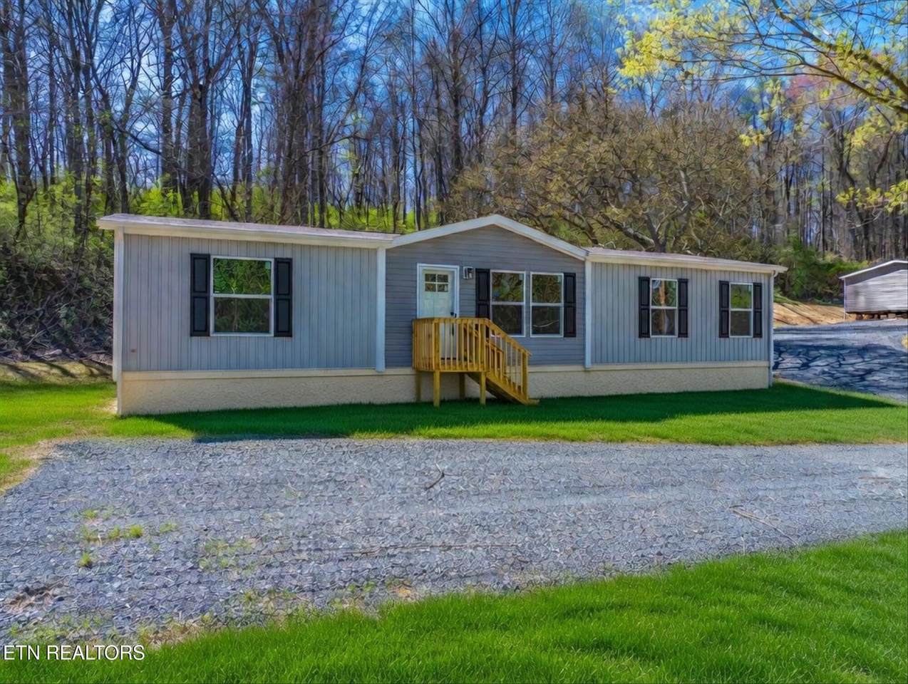 1019 Gateway Ave - Photo 1
