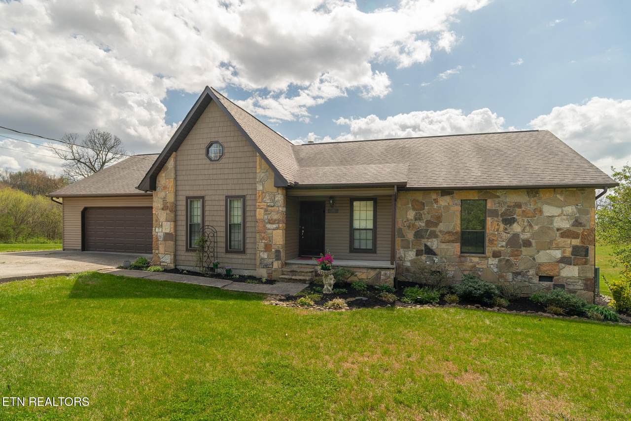 915 Circle Drive - Photo 1