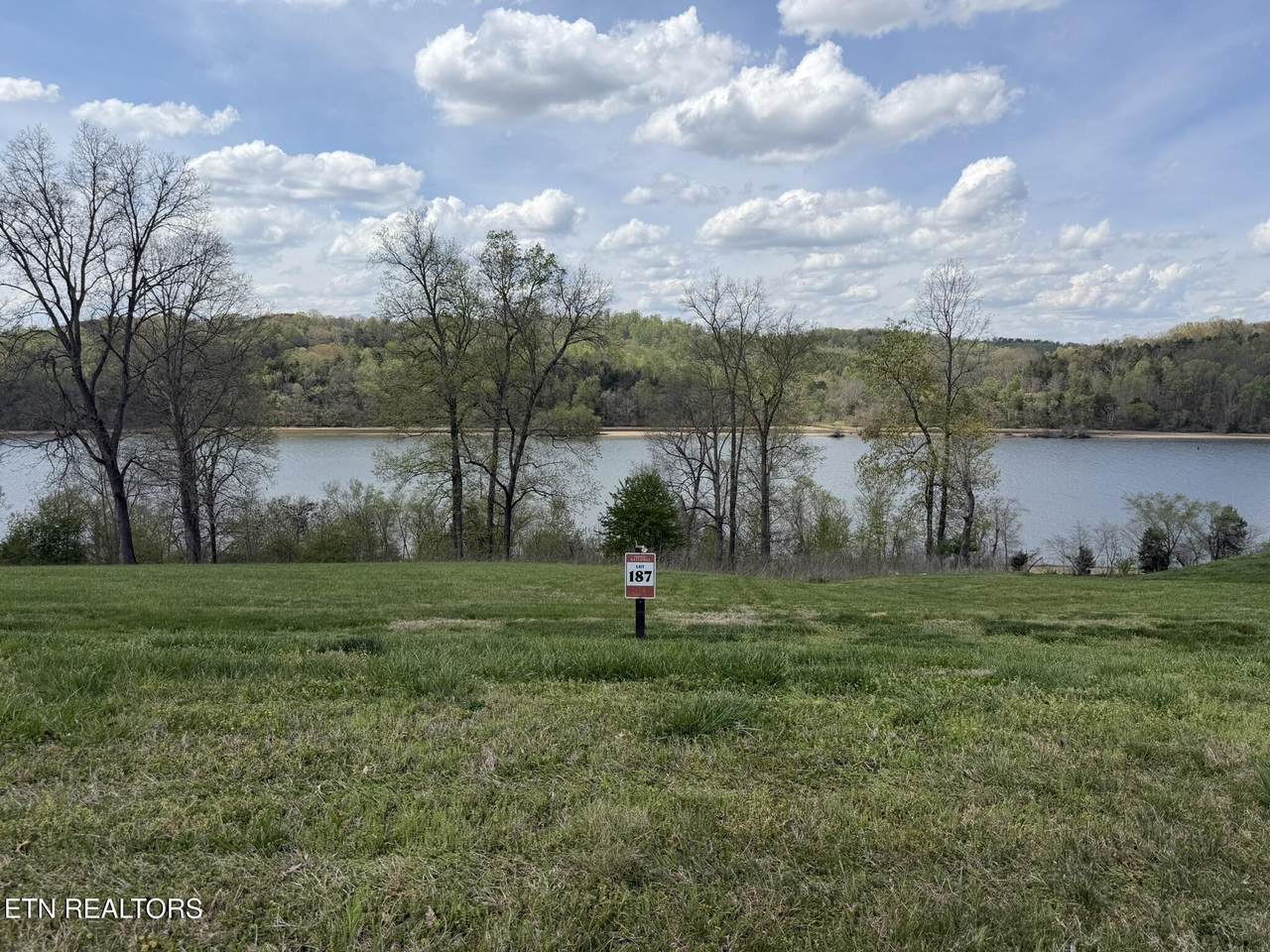 687 River Bank Tr - Photo 1