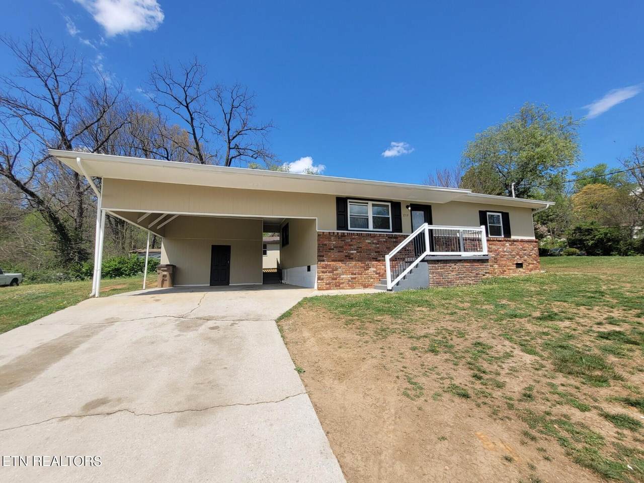 1319 Spring Hill Rd - Photo 1