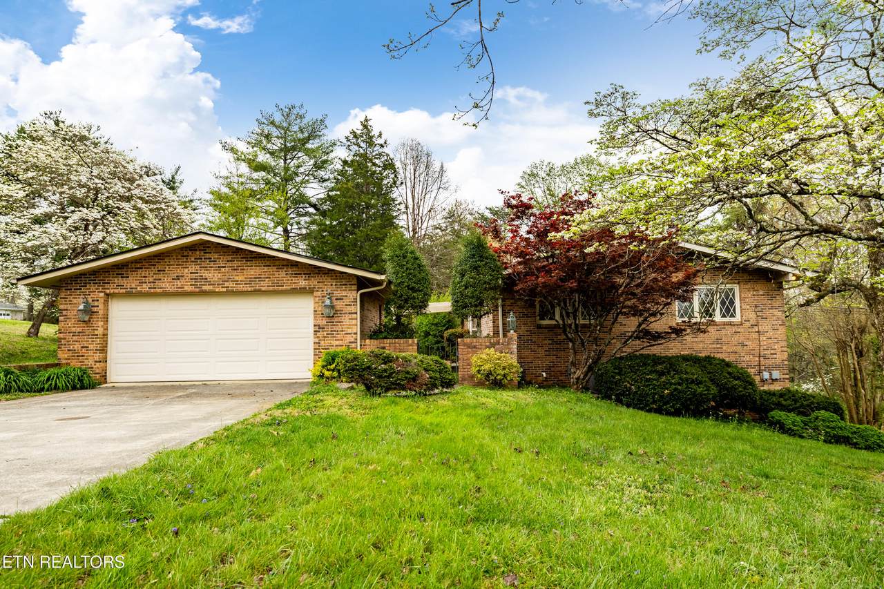 7432 Glastonbury Rd - Photo 1