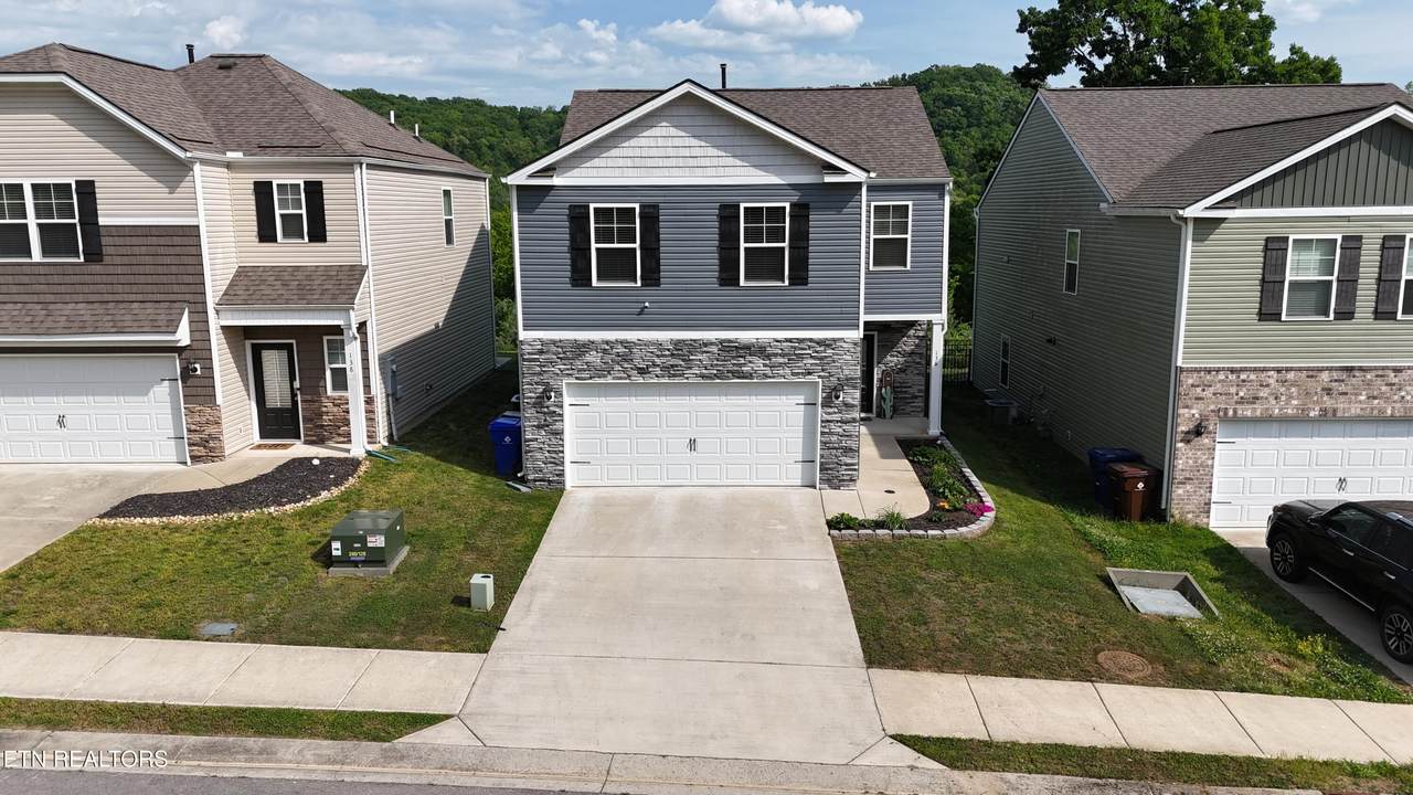 136 Harbour Pointe Lane - Photo 1