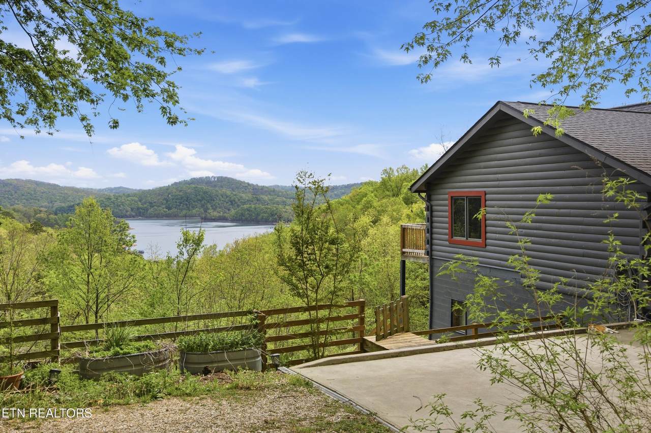699 Lakeview Drive - Photo 1