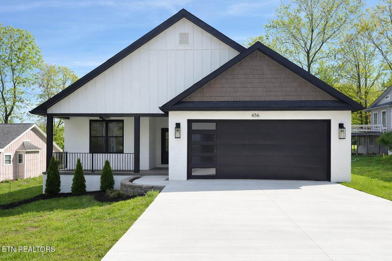 456 Lakeview Drive - Photo 1
