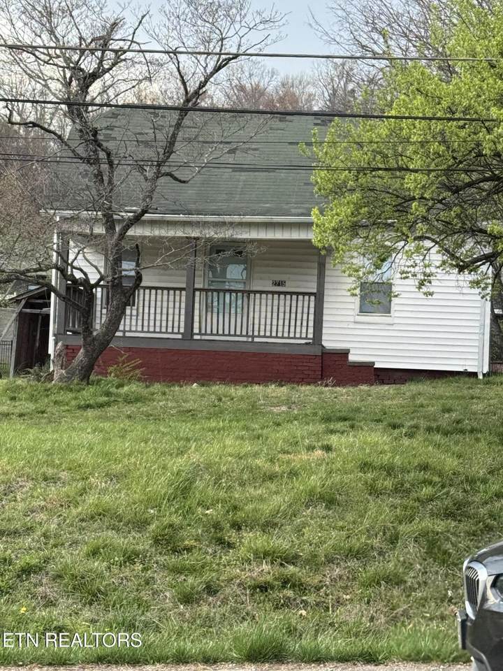 2715 White Oak Lane - Photo 1