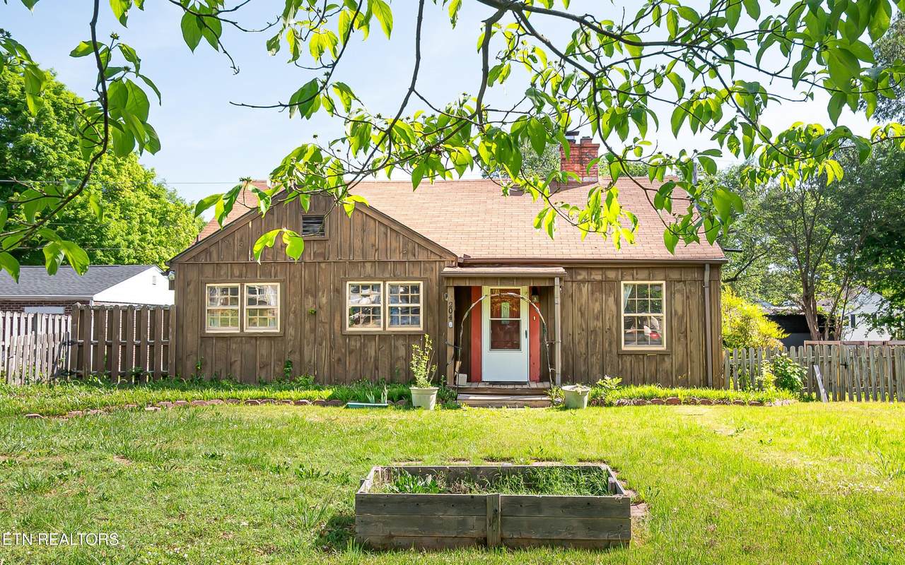 204 Rose Ave - Photo 1