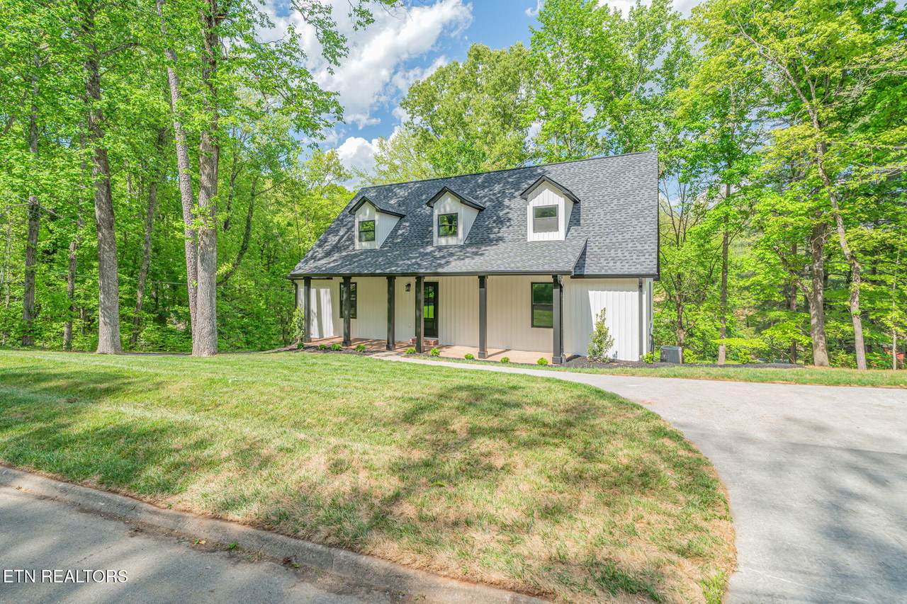 1512 Brentwood Drive - Photo 1