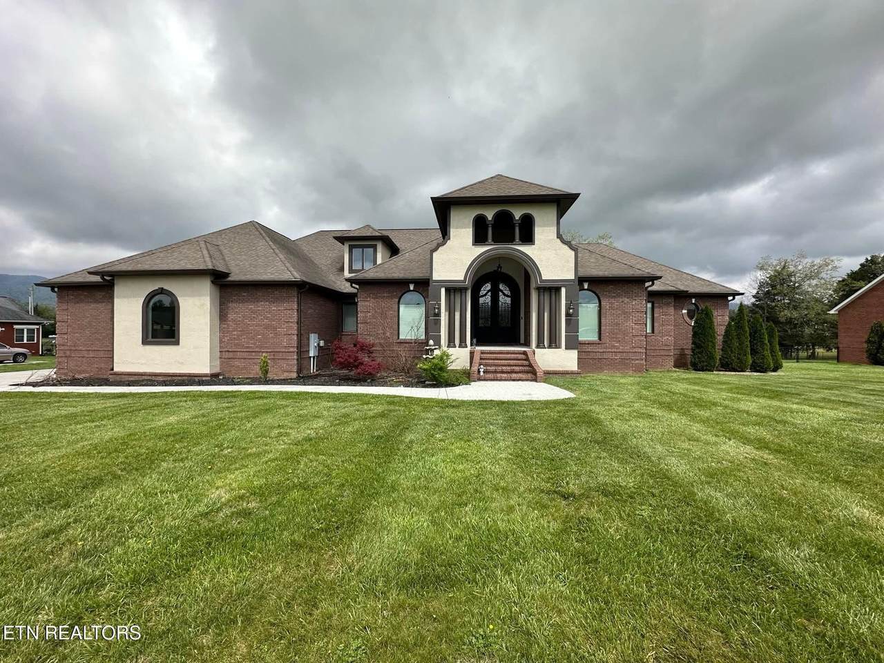 127 Ashley Court - Photo 1