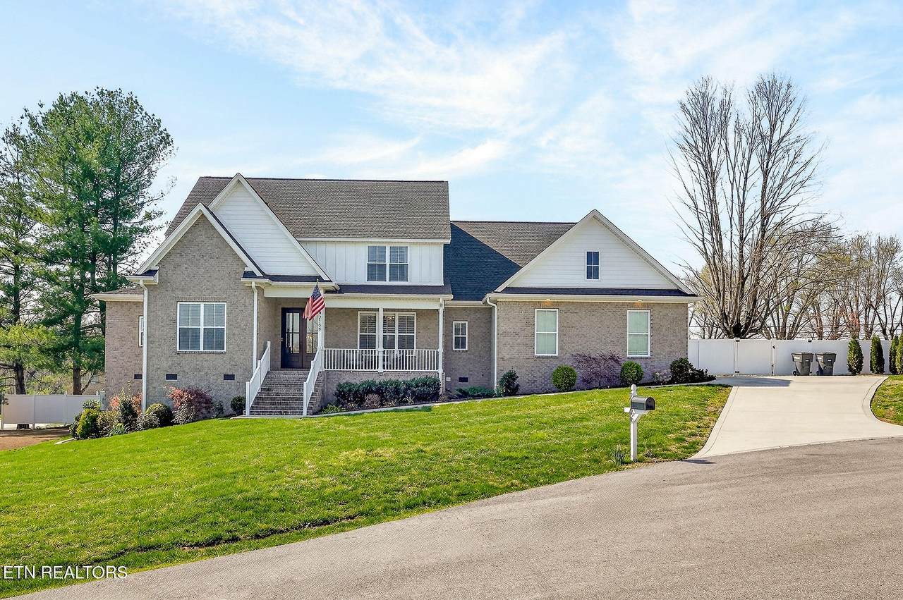 2109 Boxwood  Circle Lane - Photo 1