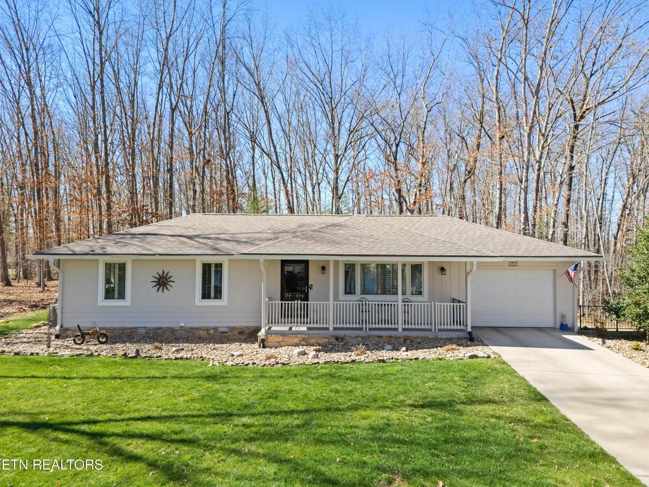 251 Lakewood Drive - Photo 1