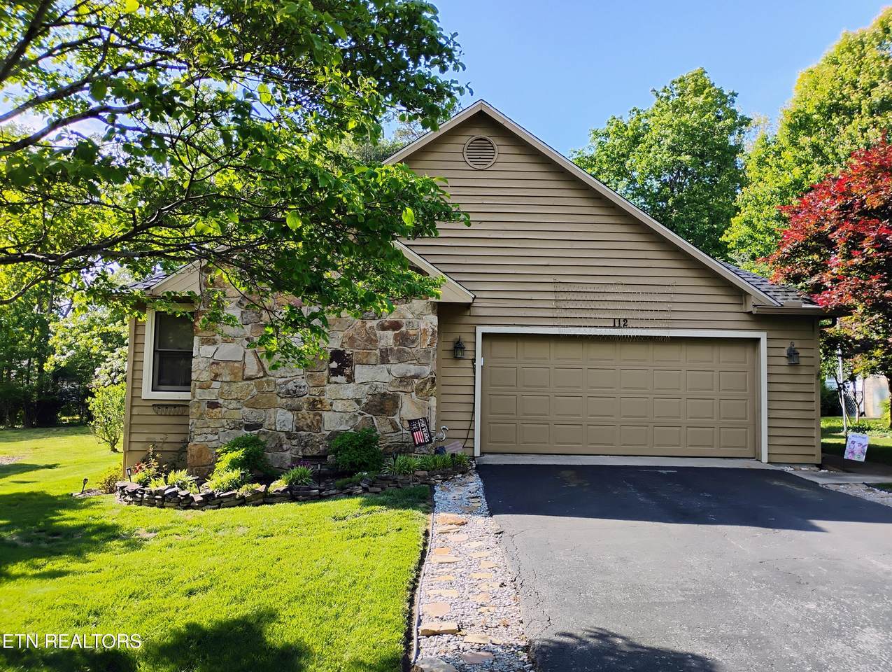112 Howard Terrace - Photo 1