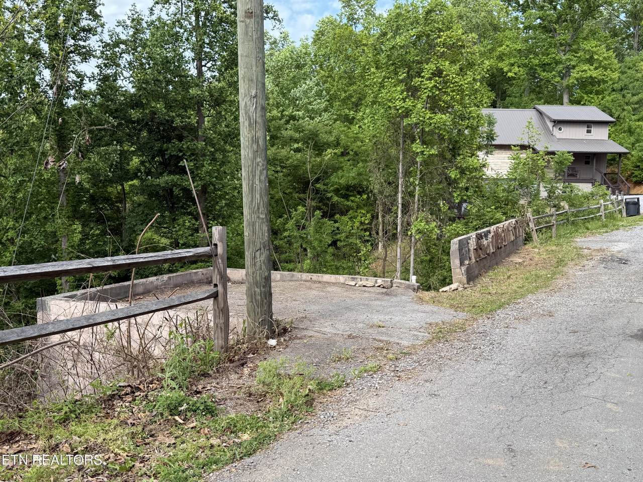 823 Kings Way - Photo 1