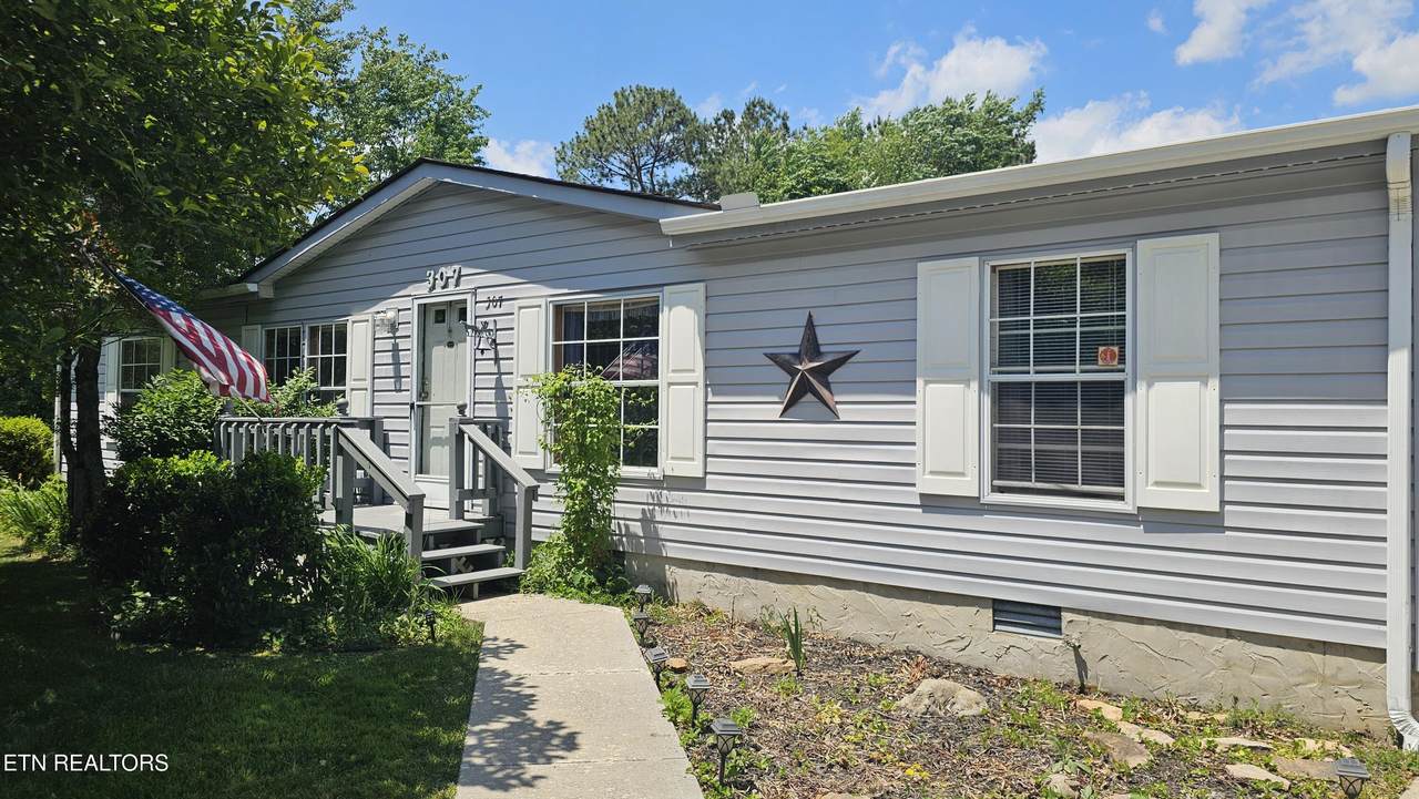 307 Dartmoor Drive - Photo 1