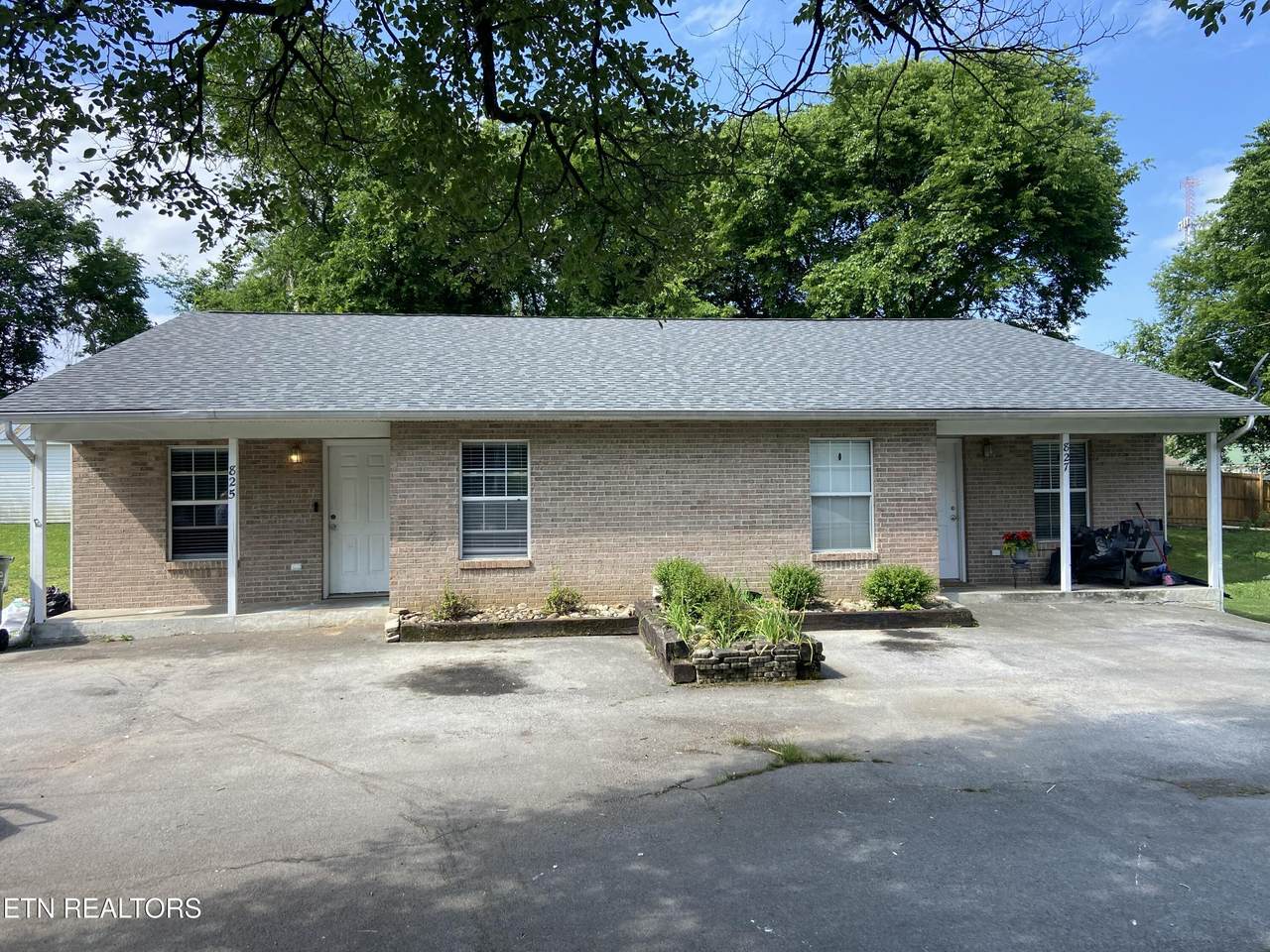 825-827 Foch St - Photo 1