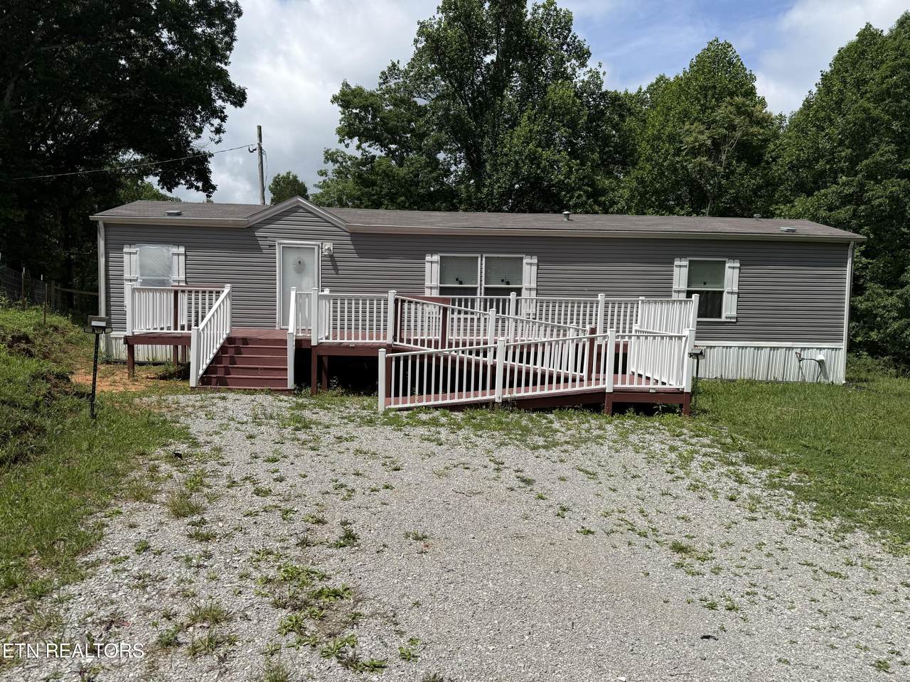 1366 Pearl Hinds Rd - Photo 1