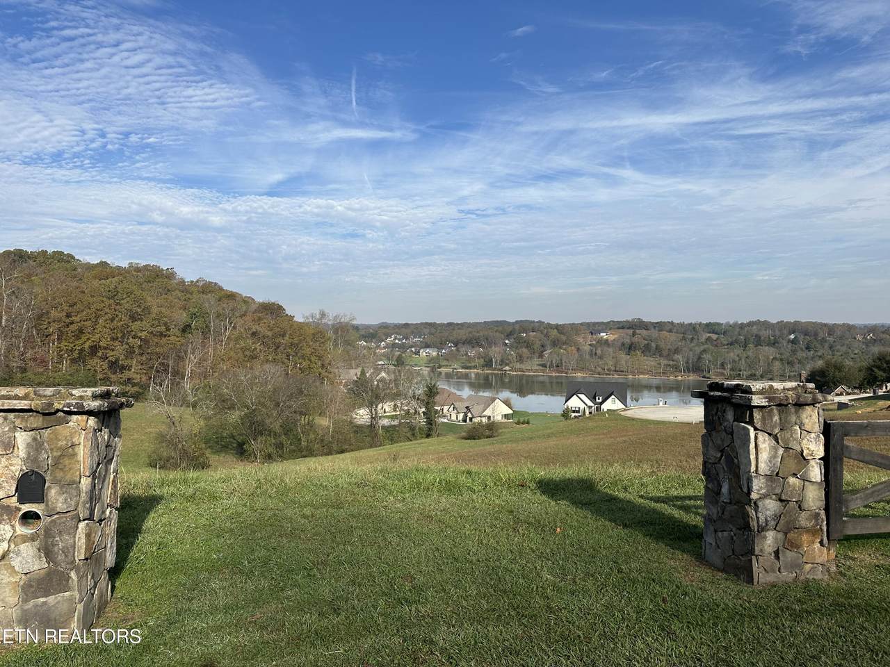 560 River Rd - Photo 1