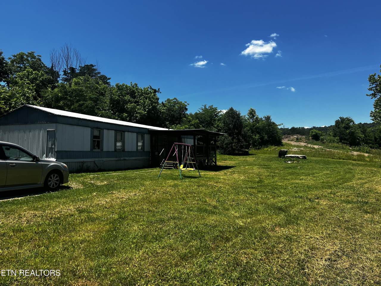219 Cedar Ave - Photo 1