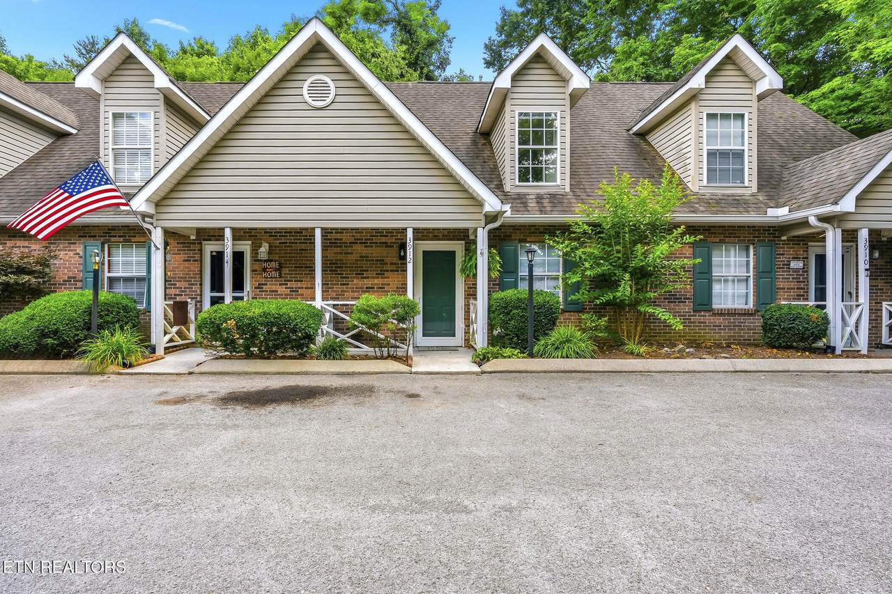 3912 Valley Creek Way - Photo 1