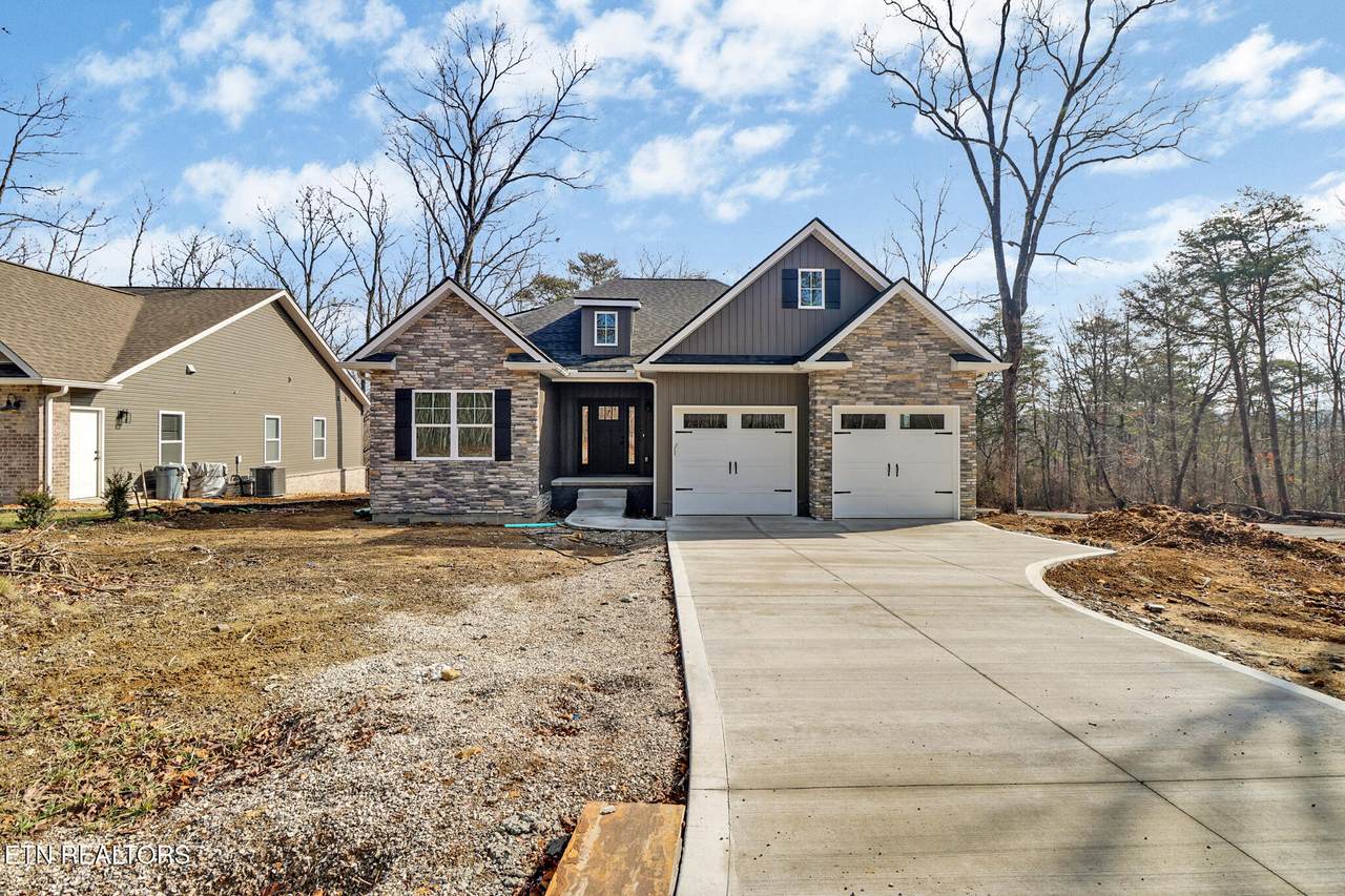 102 Amherst Drive - Photo 1